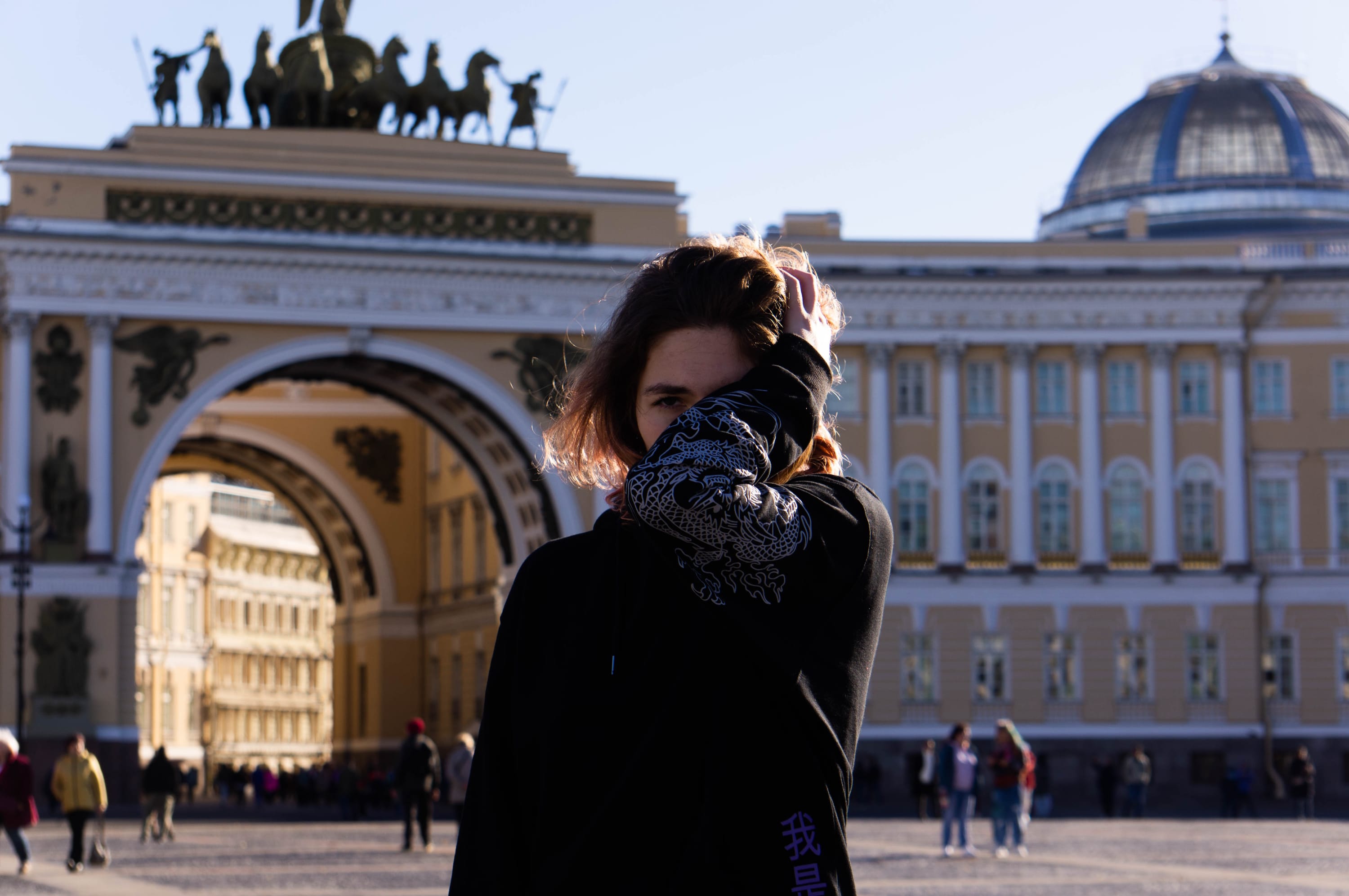 Карина на фоне собора 4